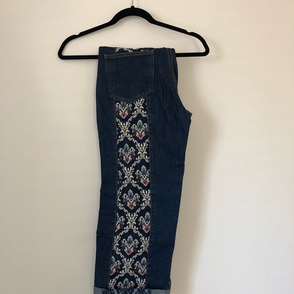 Matching embroidered top and jeans - Picture 5 of 5